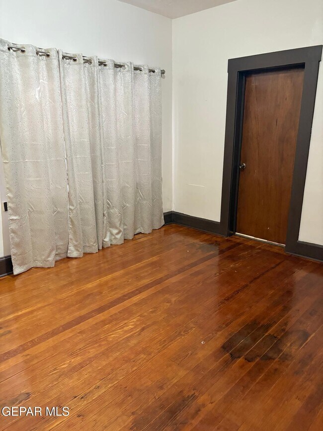 Building Photo - 3418 Pershing Dr