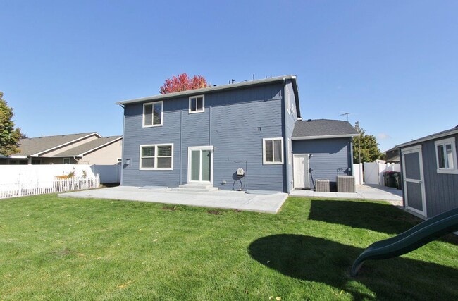 Building Photo - 2047 S Ice Bear Way