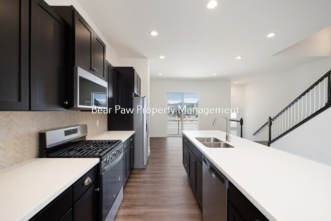 Building Photo - New Townhome in Wheat Ridge!!