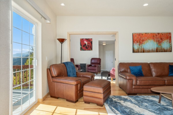 Building Photo - 11770 Leavenworth Dr