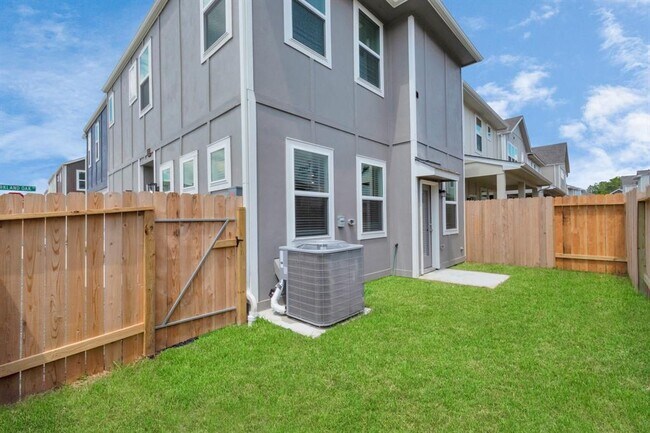 Building Photo - 1510 Parkland Oak Dr