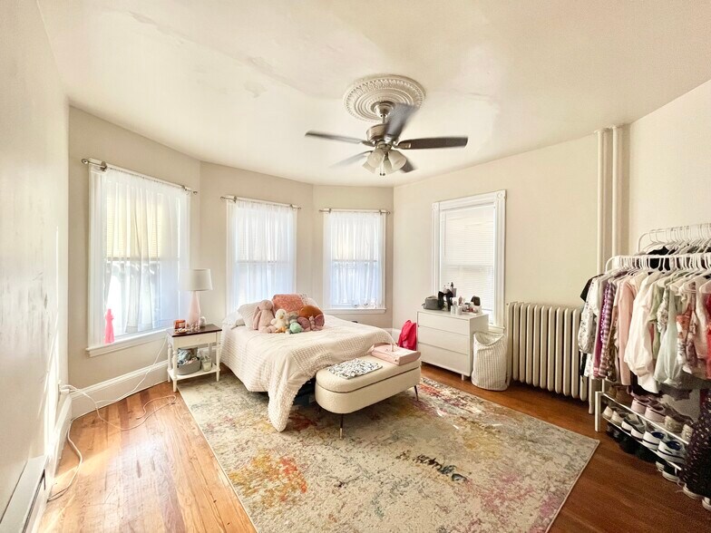 Building Photo - 89 Hillside St