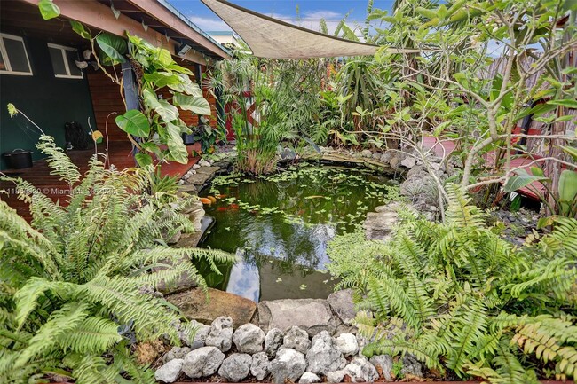 Building Photo - 7245 S Waterway Dr
