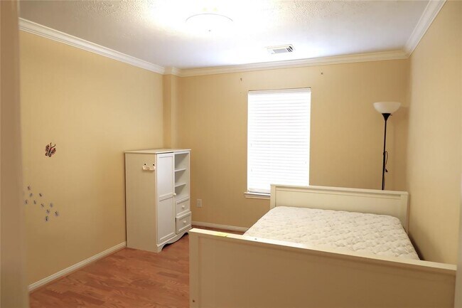 Building Photo - 2610 Parkbriar Ln