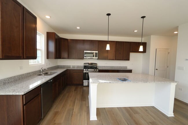 Building Photo - 608 Henry Ln