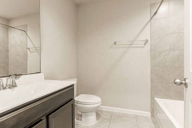 Building Photo - 7558 Highland Chase Dr