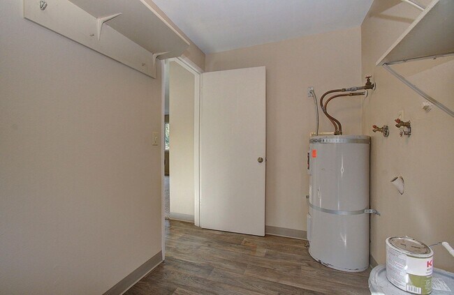 Building Photo - Charming 2-Bedroom Ranch-Style Apartment – Vancouver, WA - Free 1st Months Rent w/ 12 Mth Lease