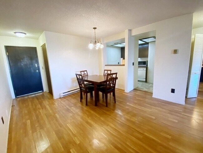 Building Photo - 4660 Reka Dr