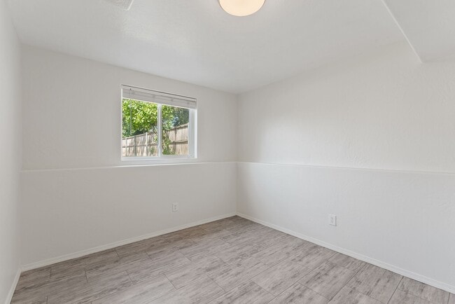Building Photo - 2721 E Longfellow Ave