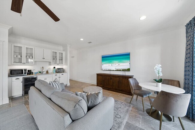 Building Photo - 49 Pleasant St