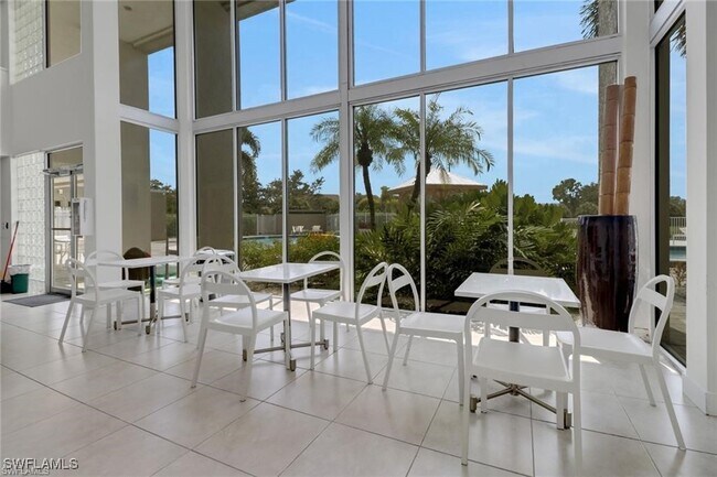 Building Photo - 169 Santa Clara Dr