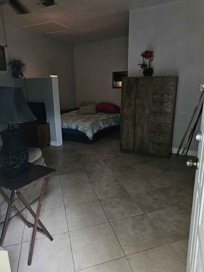Building Photo - Furnished Studio with Carport & Storage - ...