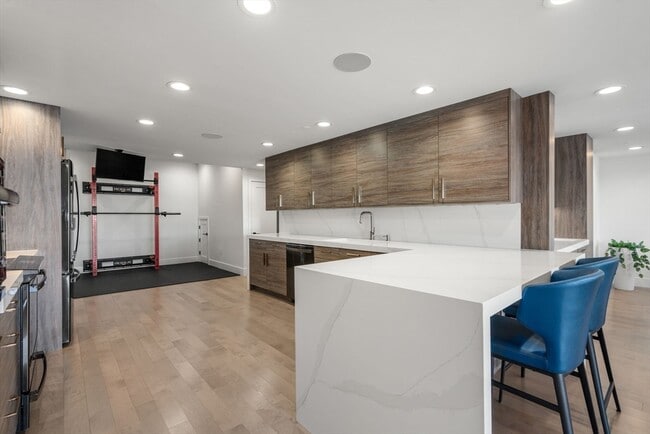 Building Photo - 65 Lake Ave