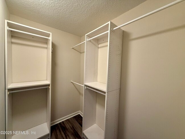 Building Photo - 2516 Horseshoe Bend Rd
