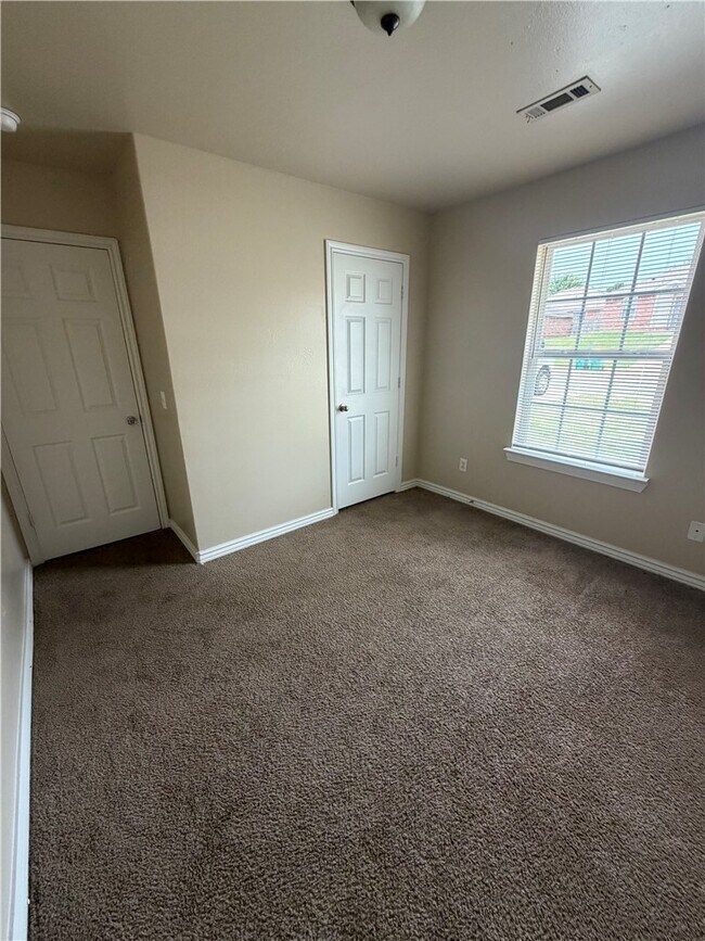 Building Photo - 231 Graystone Cir