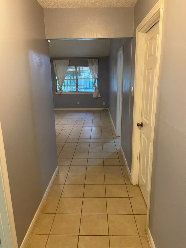 Building Photo - 8911 Mobud Dr