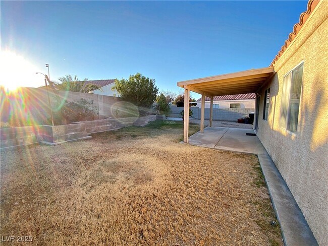 Building Photo - 1037 Cedar Pines St