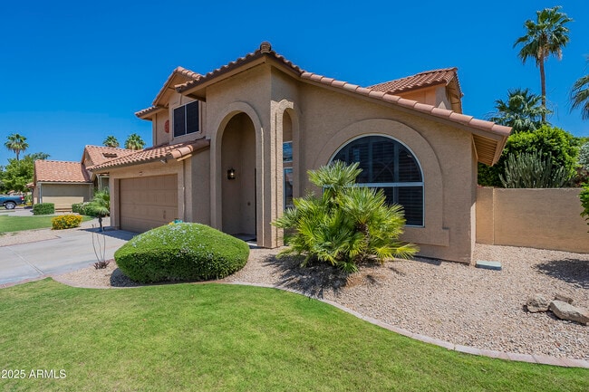 Building Photo - 2340 W Myrtle Dr