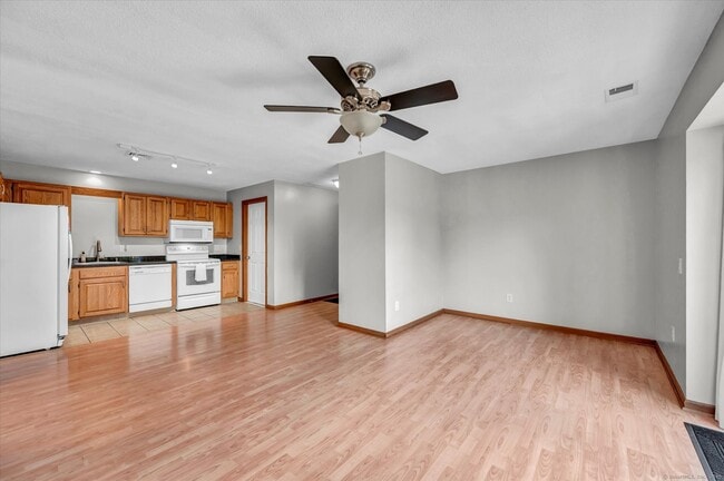 Building Photo - 48 N Mountain Rd