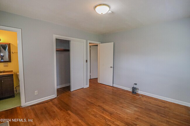 Building Photo - 6503 Ector Rd