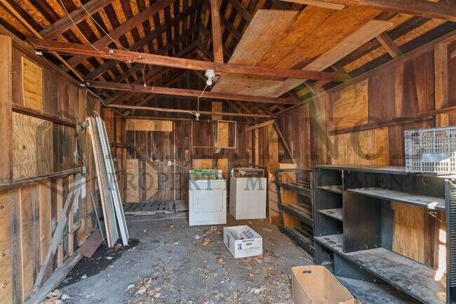 Building Photo - 221 S Glenn St