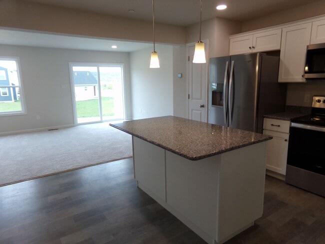 Building Photo - 3 bedroom, 2.5 Bathroom Townhouse in Gray's Pointe Neighborhood