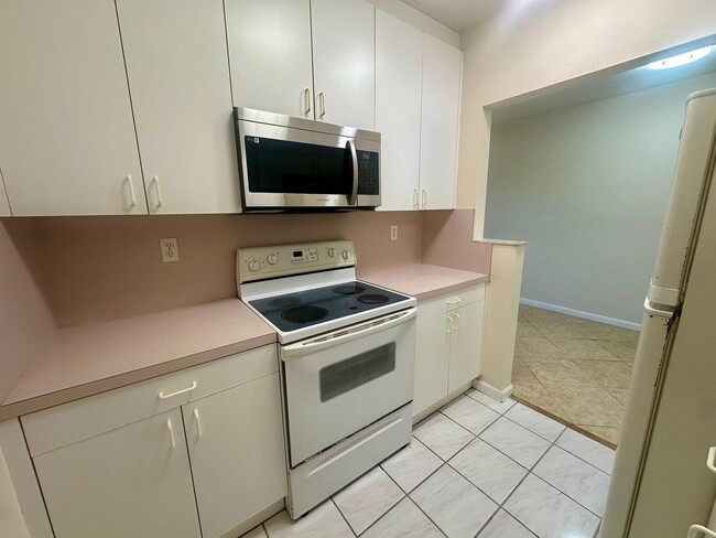 Building Photo - Cozy 1-bedroom unit in Fort Lauderdale!