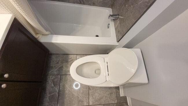 Building Photo - Move-In Ready 2BR/2BA with Garage – Great Location