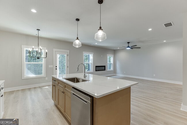 Building Photo - 110 Rains Rd