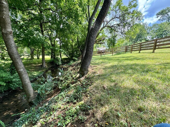 Building Photo - Nature Lovers - 3 Bed, 1 Bath Home w/ 1 Car Garage Close to Downtown Franklin