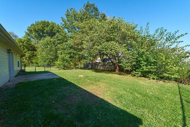 Building Photo - 3 Bedroom 2 Full Bath In Peaceful Franklin...