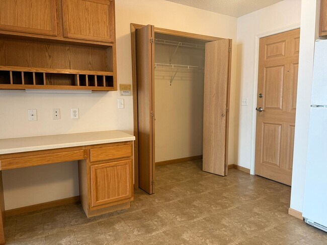 Building Photo - 2 bed 2 bath 1st Floor South Fargo