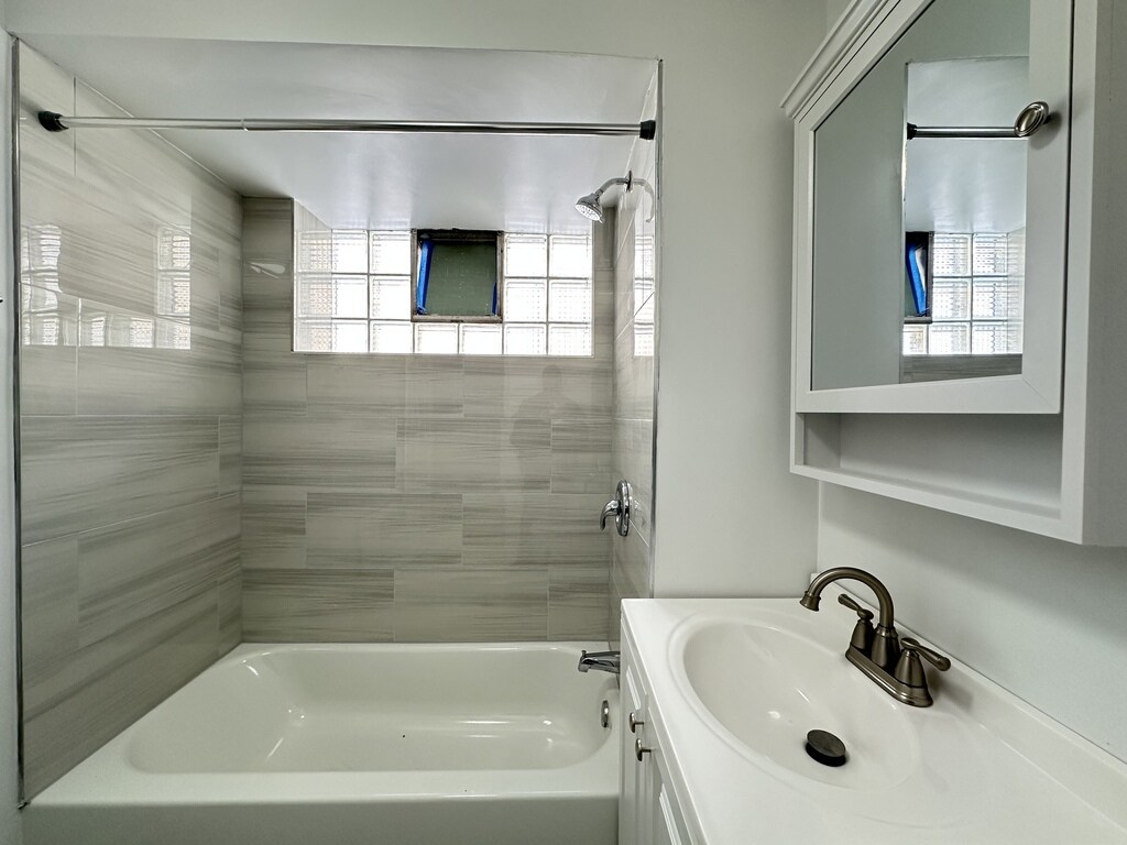 Building Photo - 6715 N California Ave