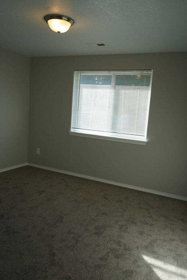 Building Photo - 10513 NE 63rd St