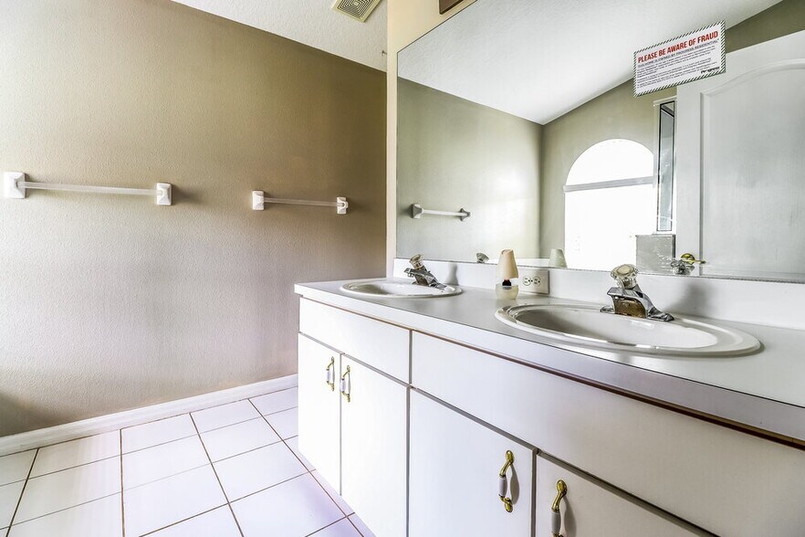 Building Photo - 9042 Egret Cove Cir