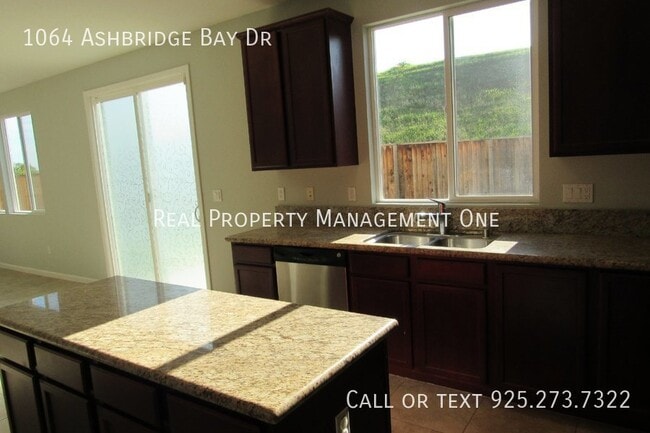 Building Photo - 1064 Ashbridge Bay Dr
