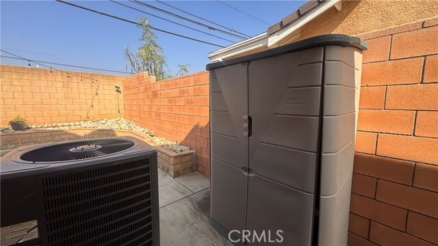 Building Photo - 815 Alpine Dr