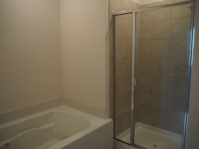 Building Photo - 2407 Klamath Dr