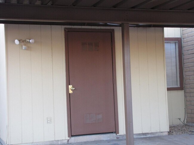 Building Photo - 3320 S Placita Saltillo