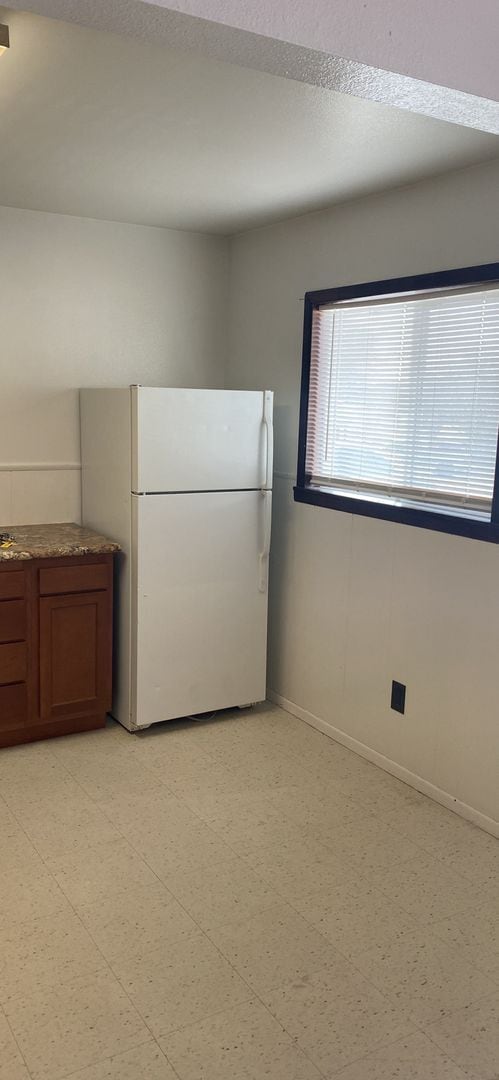 Building Photo - 1406 Saiz Ln