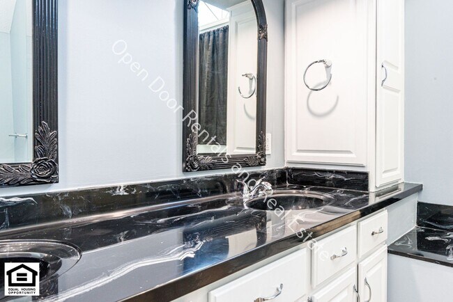 Building Photo - 8218 Fountainhead Dr