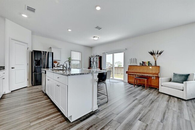 Building Photo - 215 Rubrum Rd