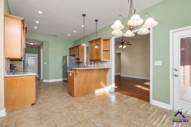 Building Photo - 601 Huntwood Ln