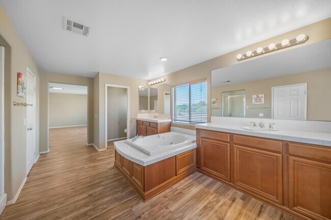 Building Photo - 79910 Camden Dr