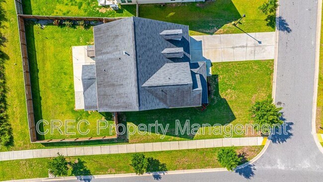 Building Photo - 201 Bigleaf Ct