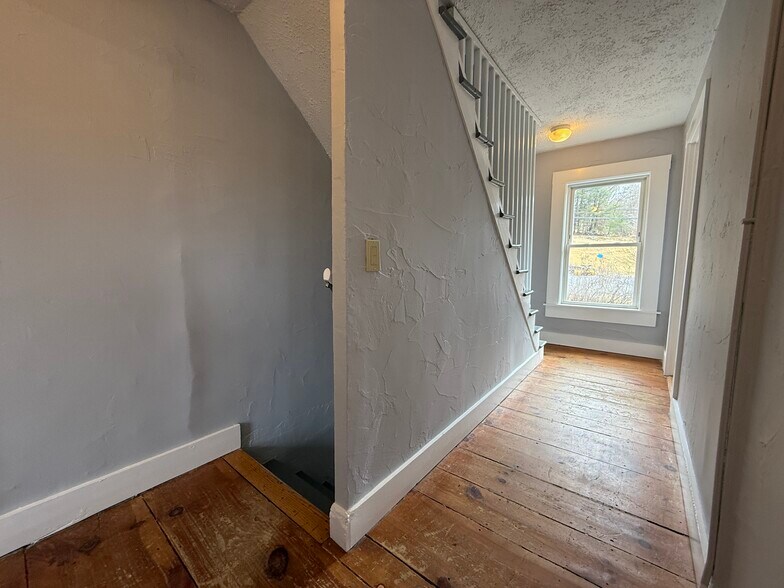 Building Photo - 84 Monadnock St