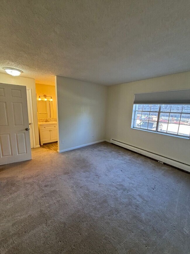 Building Photo - Jasmine Condos Updated 1 bd/1ba