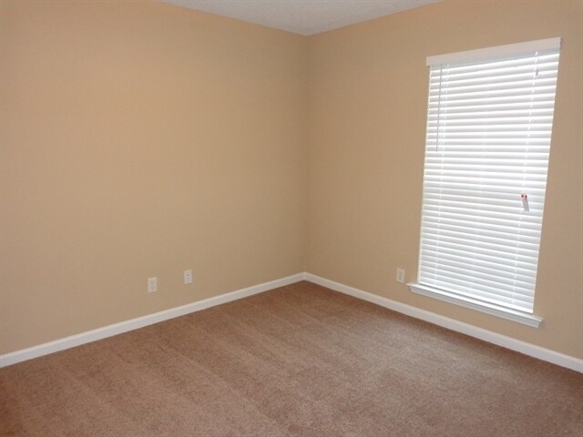 Building Photo - 263 Silver Brook Cir
