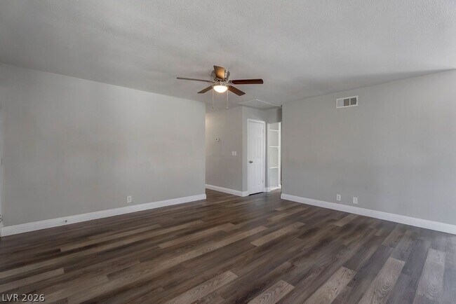 Building Photo - 1501 N Tonopah Dr