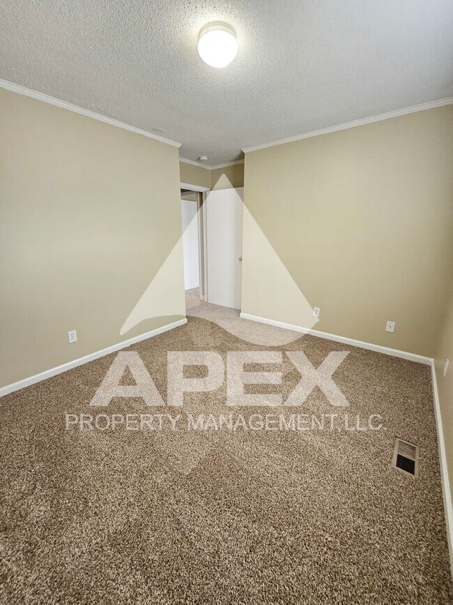 Building Photo - 3 Bd | 2 Ba Top Floor Condo in West Knoxville!